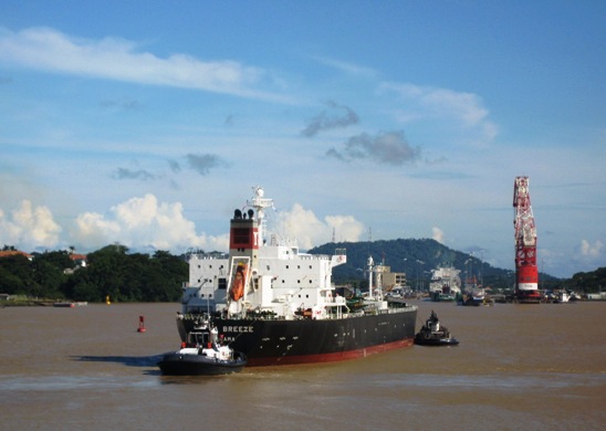 Freja Breeze ahead of us on Miraflores Lake