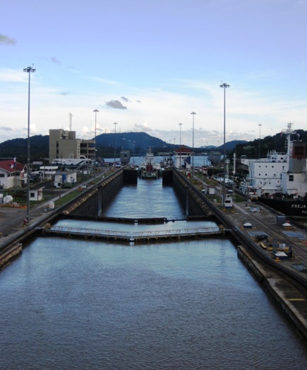 freja breeze leaves 1st chamber of miraflores lock