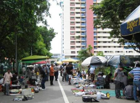 s04 flea market IMG_6115a cr