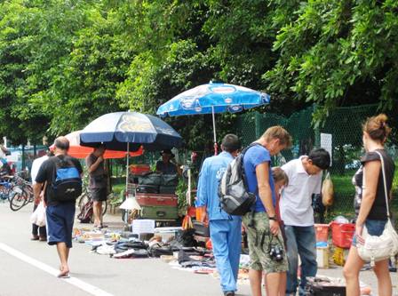 s05 flea mkt2 IMG_6113